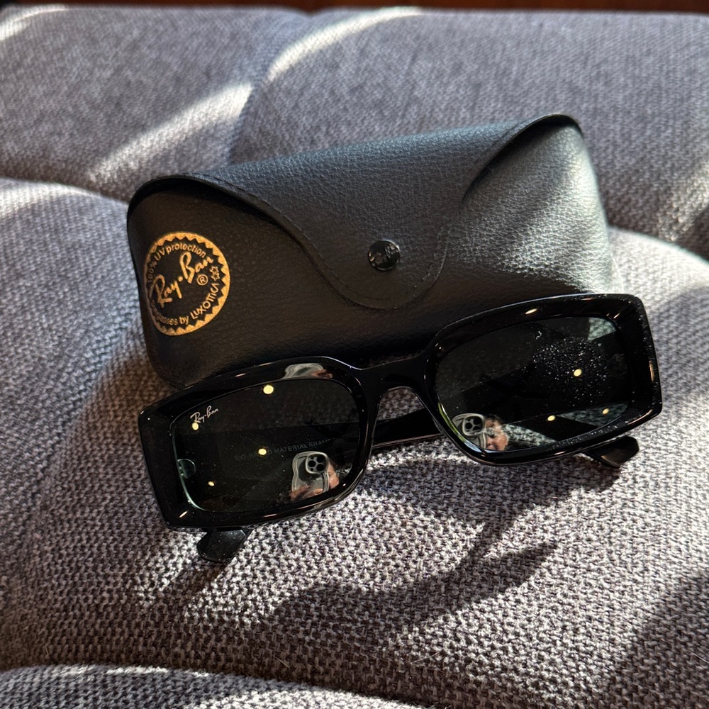 NWOB Ray-Ban Unisex Kiliane Black Sunglasses with Black Case RB4394